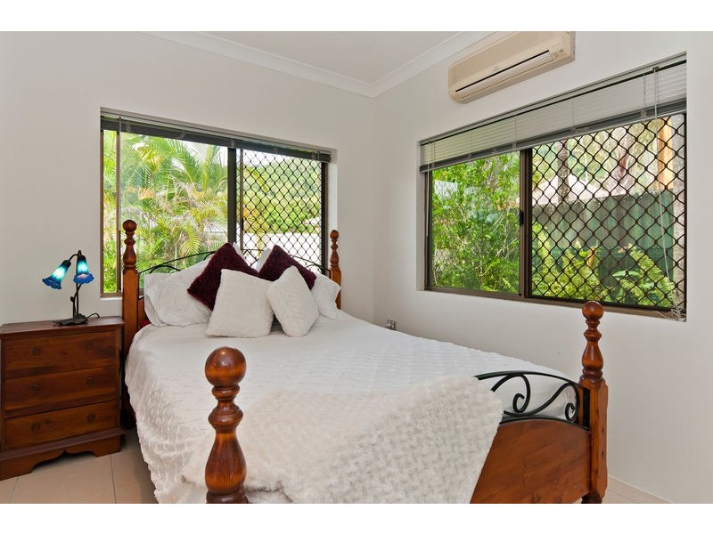 14 Hadrian Ave, Mooroobool QLD 4870