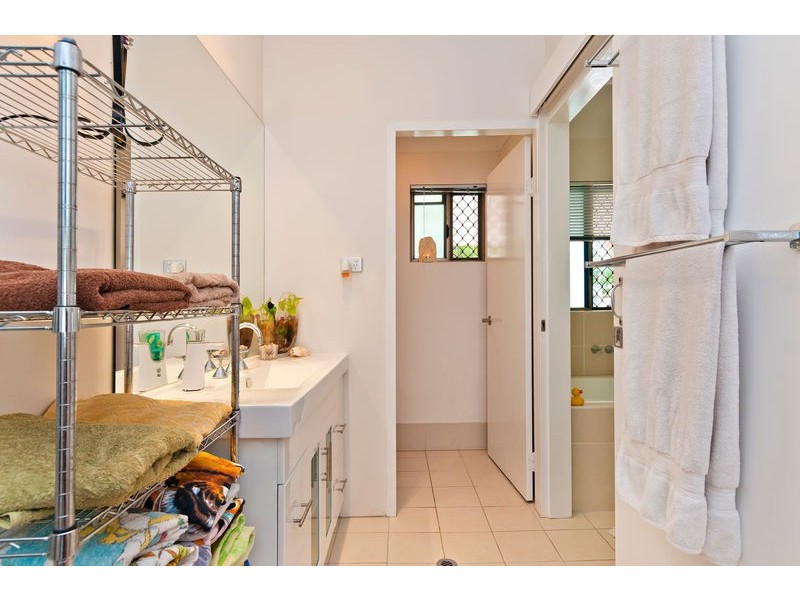 14 Hadrian Ave, Mooroobool QLD 4870