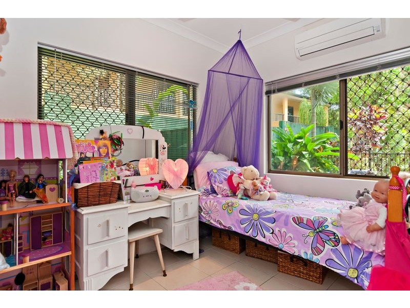 14 Hadrian Ave, Mooroobool QLD 4870