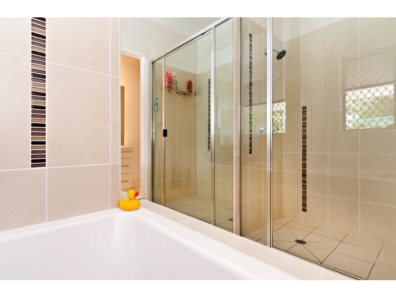 14 Hadrian Ave, Mooroobool QLD 4870