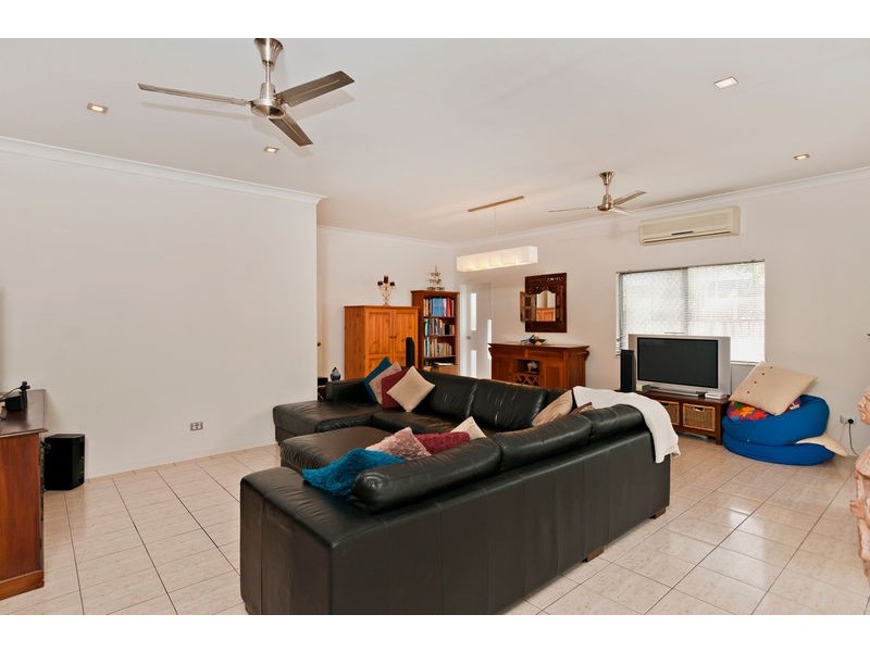 14 Hadrian Ave, Mooroobool QLD 4870