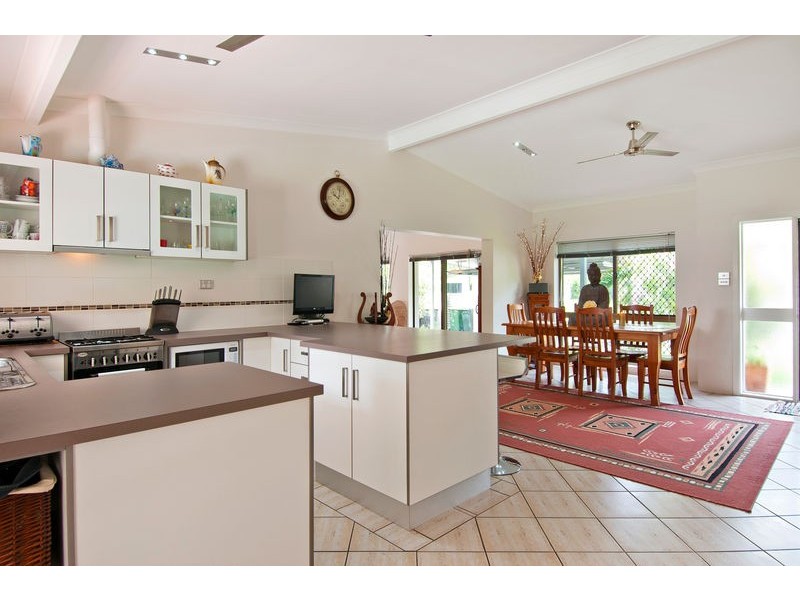 14 Hadrian Ave, Mooroobool QLD 4870