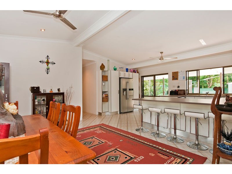 14 Hadrian Ave, Mooroobool QLD 4870