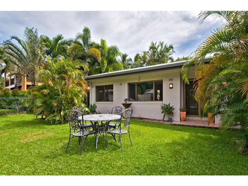 14 Hadrian Ave, Mooroobool QLD 4870