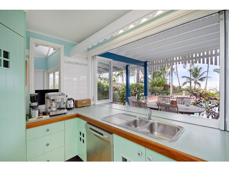 38 Hibiscus Lane, Holloways Beach QLD 4878