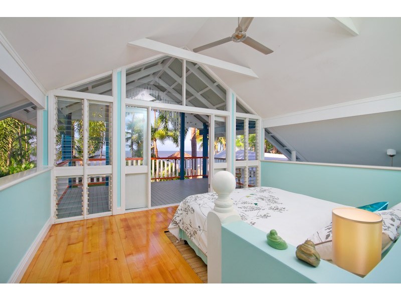 38 Hibiscus Lane, Holloways Beach QLD 4878