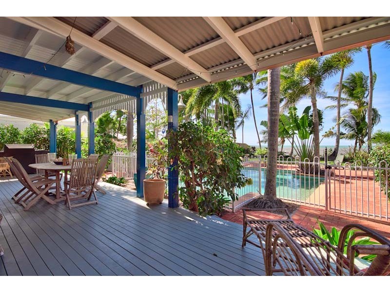 38 Hibiscus Lane, Holloways Beach QLD 4878
