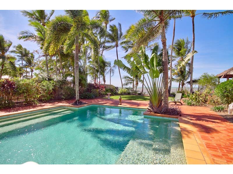 38 Hibiscus Lane, Holloways Beach QLD 4878