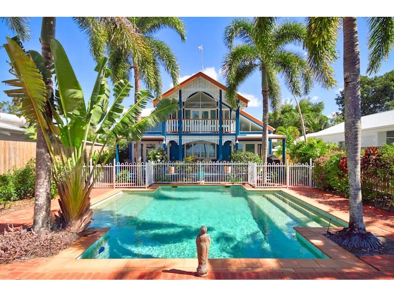 38 Hibiscus Lane, Holloways Beach QLD 4878