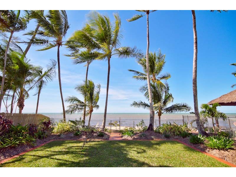 38 Hibiscus Lane, Holloways Beach QLD 4878