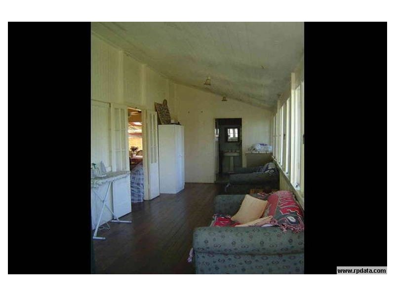 16 Miles Street, Manoora QLD 4870