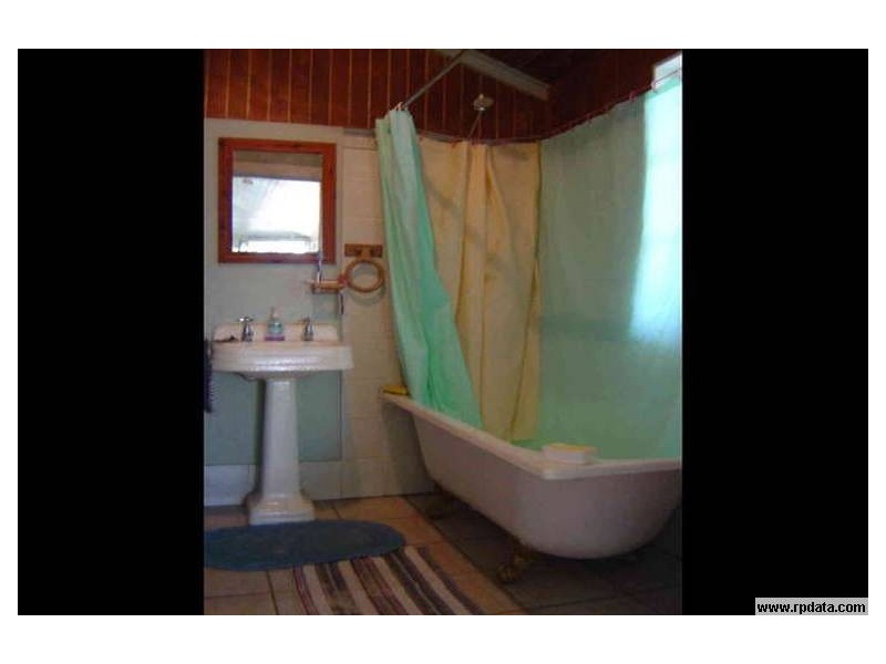 16 Miles Street, Manoora QLD 4870