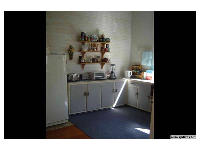 16 Miles Street, Manoora QLD 4870