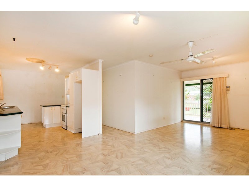 39 Koch Street, Mooroobool QLD 4870