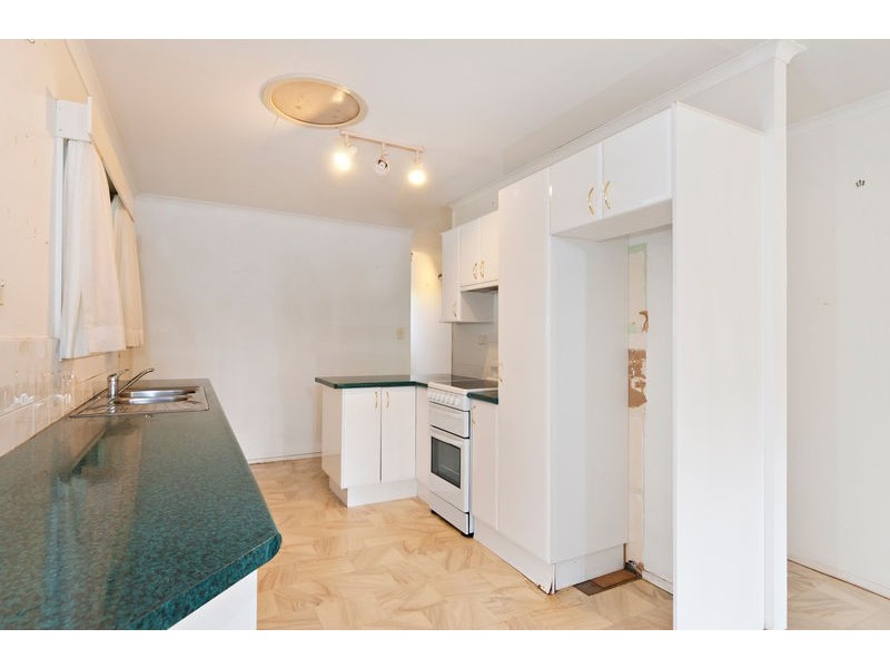 39 Koch Street, Mooroobool QLD 4870