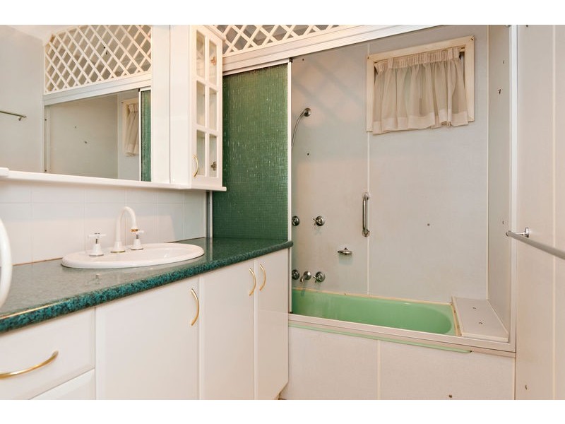 39 Koch Street, Mooroobool QLD 4870