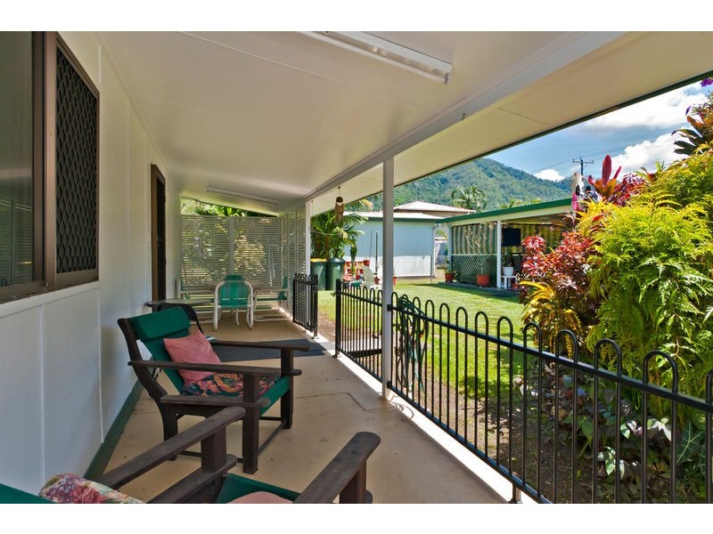 39 Koch Street, Mooroobool QLD 4870