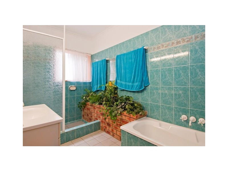 7 Olfersia Court, Mooroobool QLD 4870