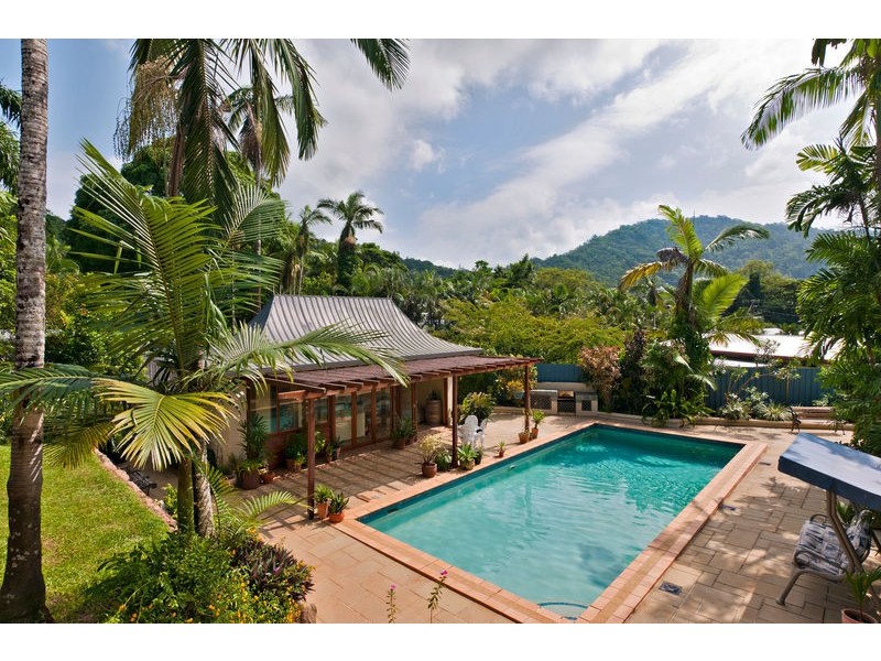 141 Hillview Crescent, Whitfield QLD 4870