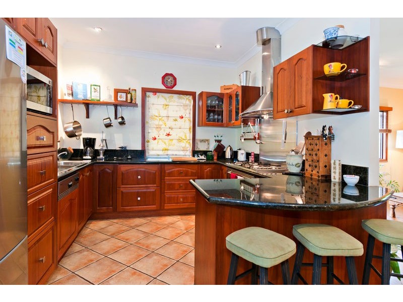 141 Hillview Crescent, Whitfield QLD 4870