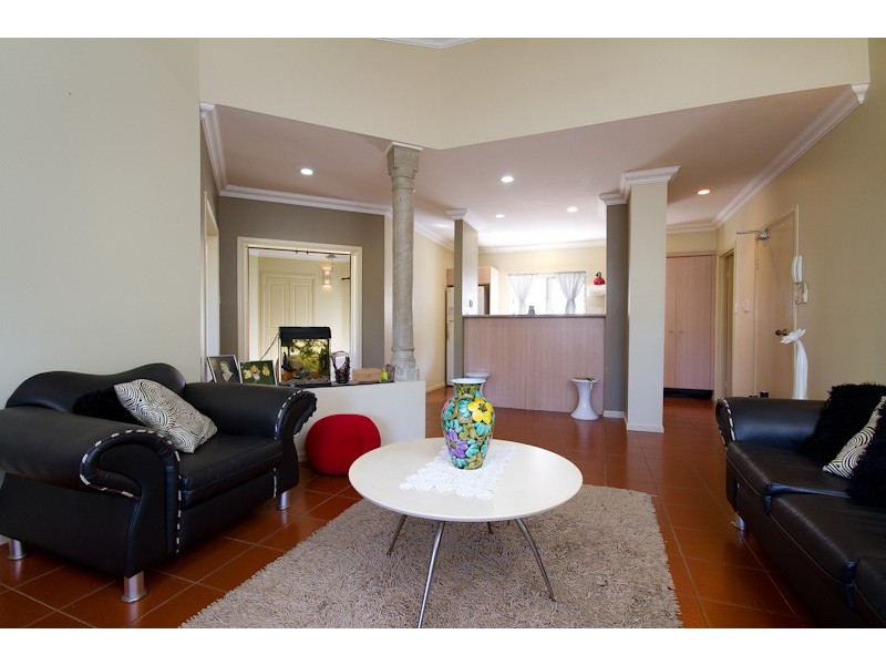 2/28  Springfield Cresent, Manoora QLD 4870