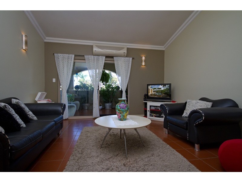 2/28  Springfield Cresent, Manoora QLD 4870