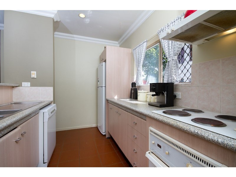 2/28  Springfield Cresent, Manoora QLD 4870