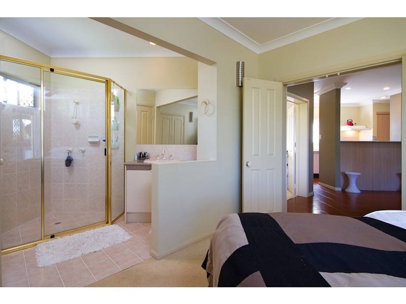 2/28  Springfield Cresent, Manoora QLD 4870