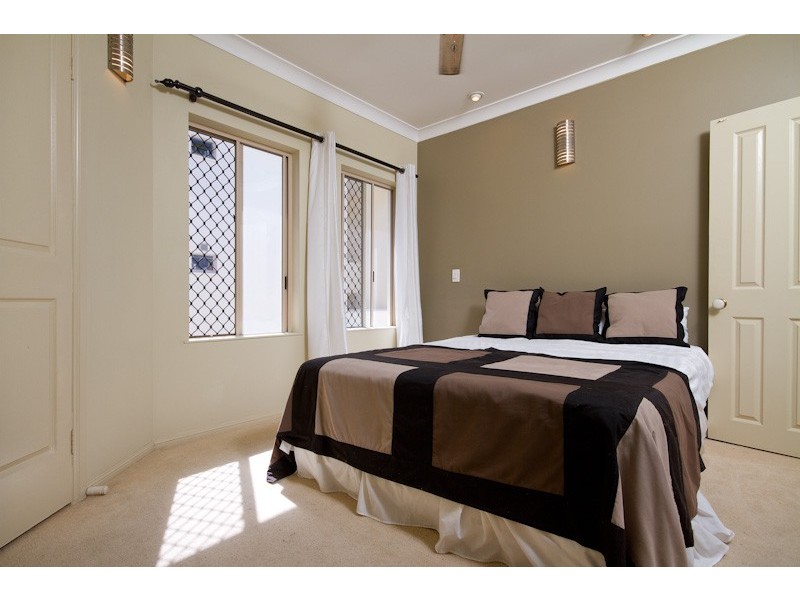 2/28  Springfield Cresent, Manoora QLD 4870