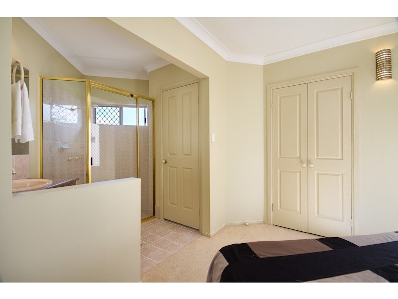 2/28  Springfield Cresent, Manoora QLD 4870