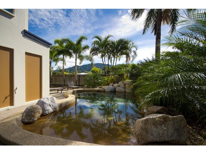 2/28  Springfield Cresent, Manoora QLD 4870