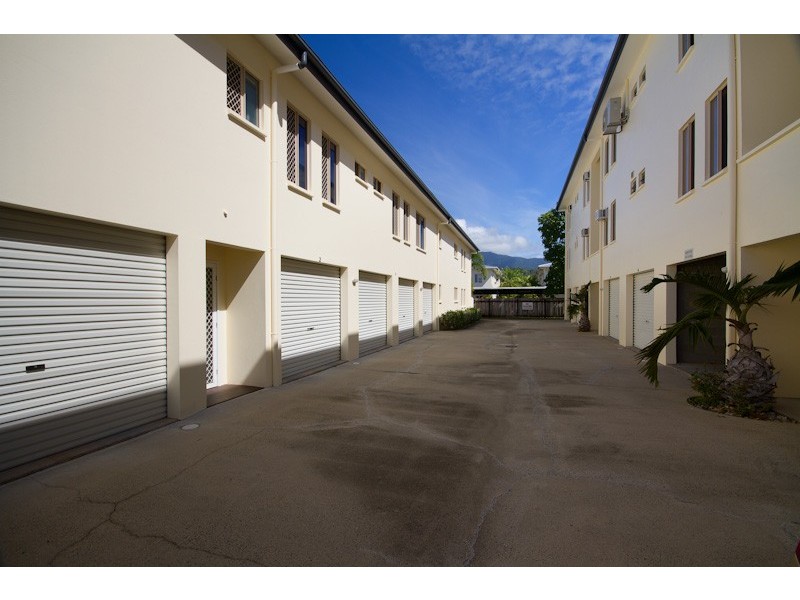 2/28  Springfield Cresent, Manoora QLD 4870