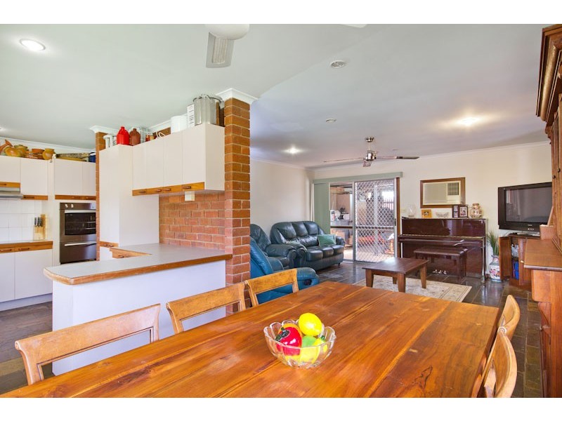 9 Makoo Close, White Rock QLD 4868