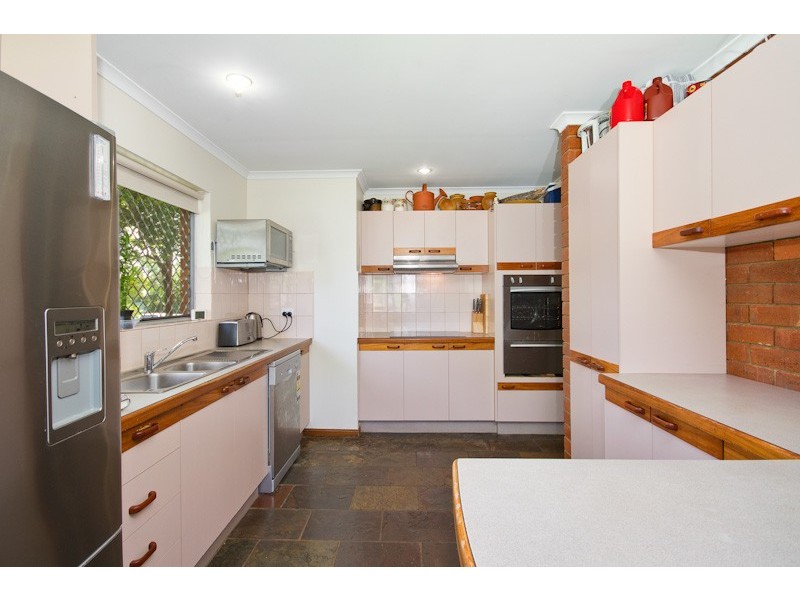 9 Makoo Close, White Rock QLD 4868