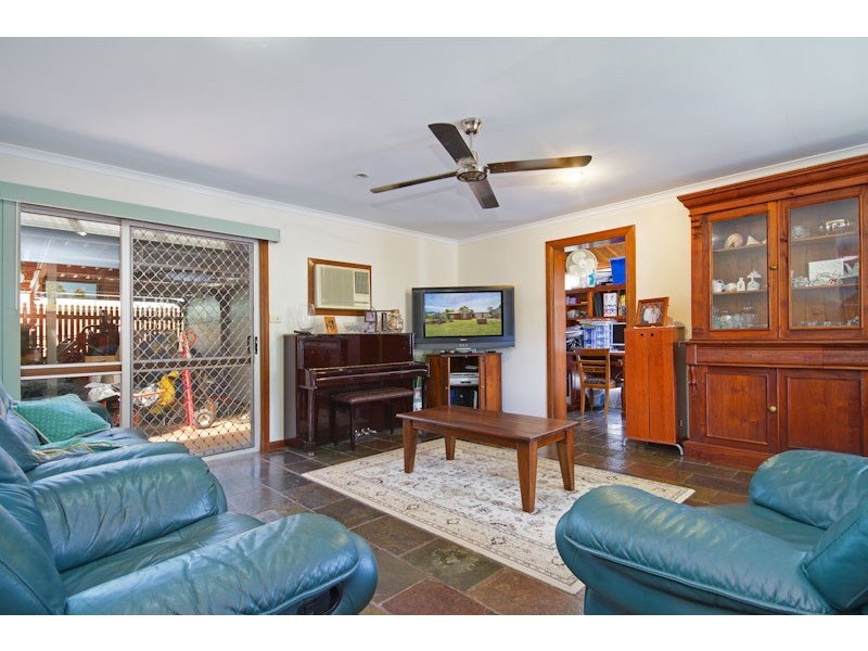 9 Makoo Close, White Rock QLD 4868