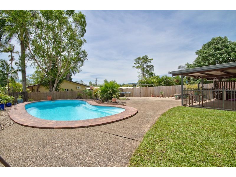9 Makoo Close, White Rock QLD 4868