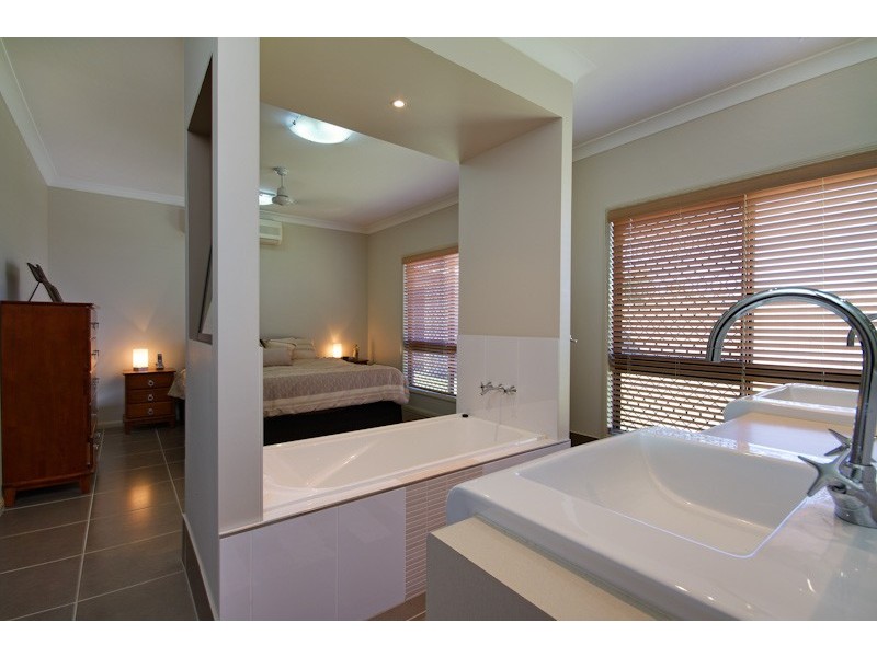 4 Capricorn Street, Bentley Park QLD 4869