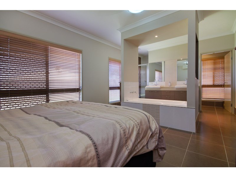 4 Capricorn Street, Bentley Park QLD 4869