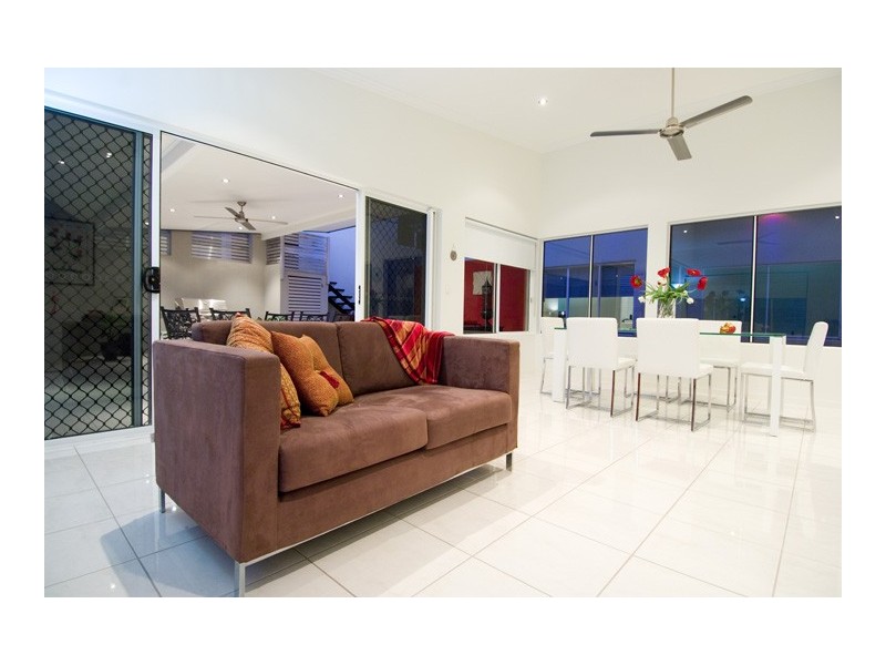 2 Carmelo Close, Whitfield QLD 4870