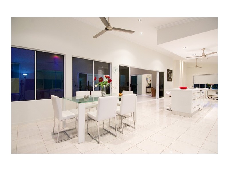 2 Carmelo Close, Whitfield QLD 4870