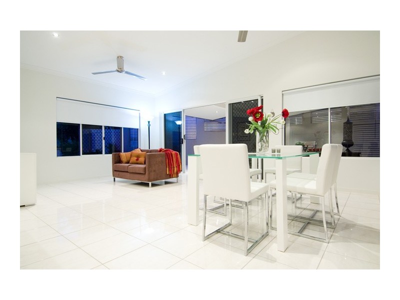 2 Carmelo Close, Whitfield QLD 4870