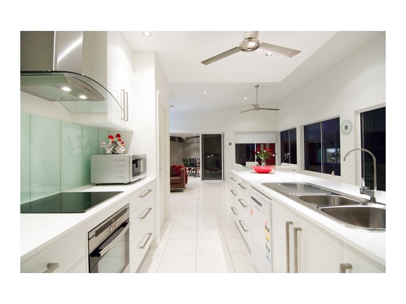 2 Carmelo Close, Whitfield QLD 4870