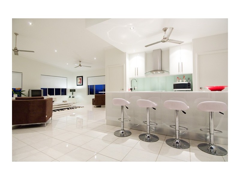 2 Carmelo Close, Whitfield QLD 4870