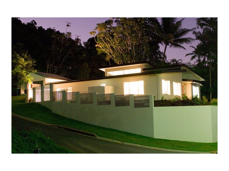 2 Carmelo Close, Whitfield QLD 4870