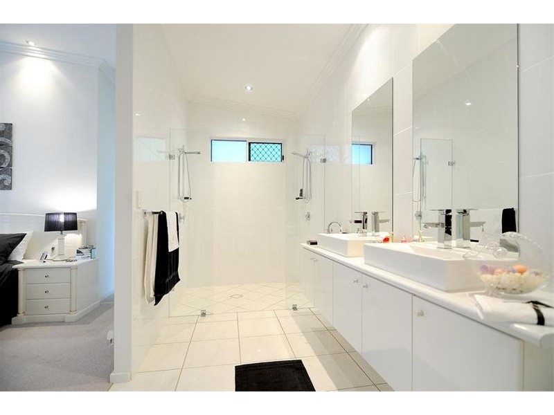 2 Carmelo Close, Whitfield QLD 4870