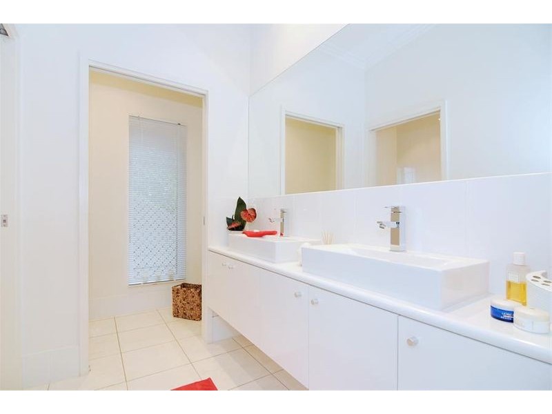 2 Carmelo Close, Whitfield QLD 4870