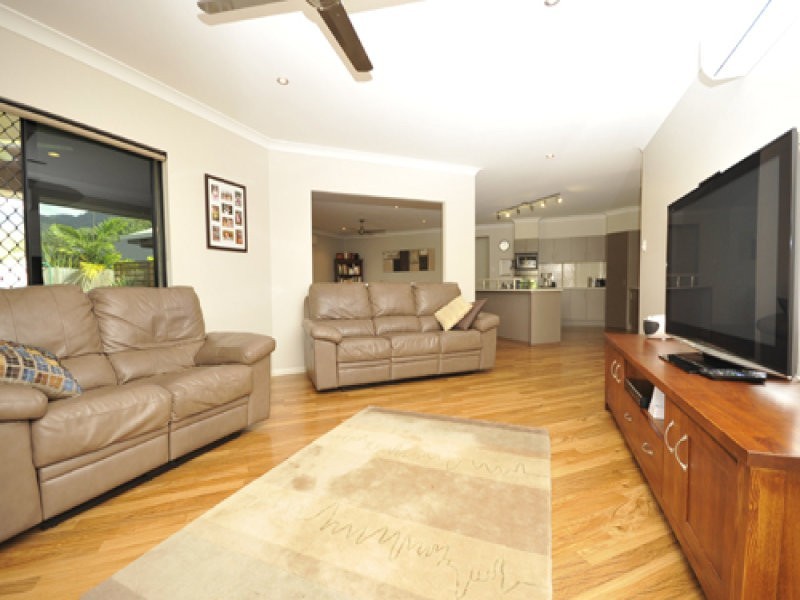 12 Bromell Close, Redlynch QLD 4870