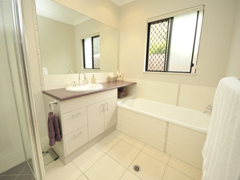 12 Bromell Close, Redlynch QLD 4870
