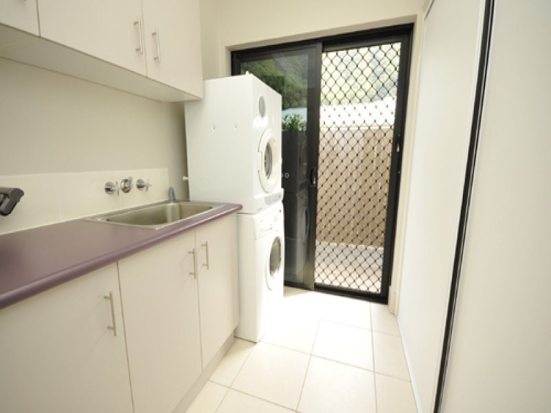 12 Bromell Close, Redlynch QLD 4870