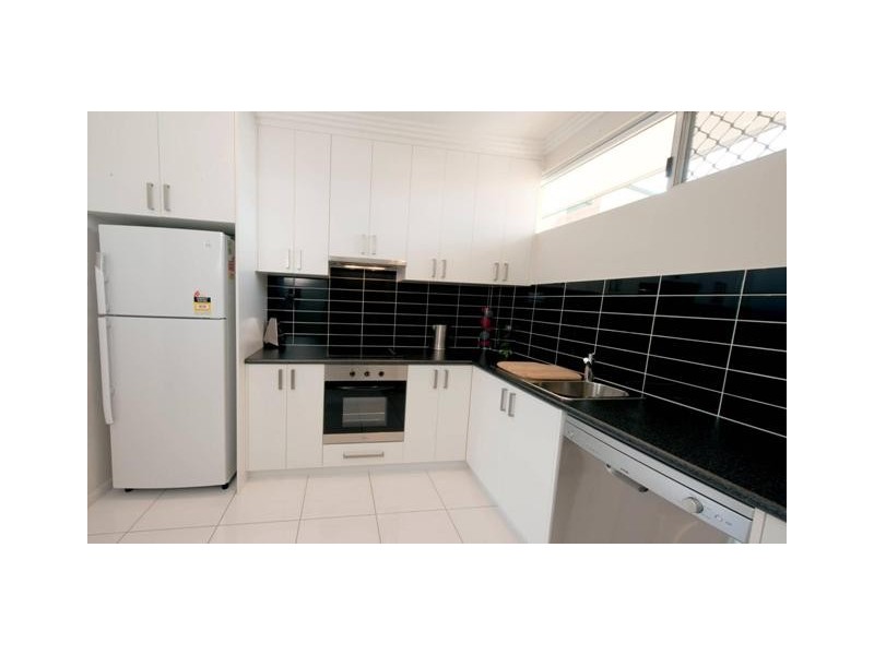 24/186 Lake Street, Cairns North QLD 4870
